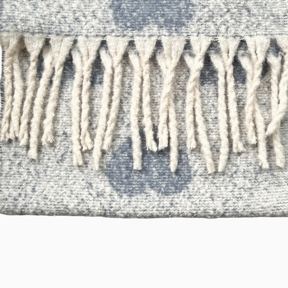 Gorgeous NWT LOOK Reversible Blue / White Hearts Scarf, OS - Picture 10 of 11